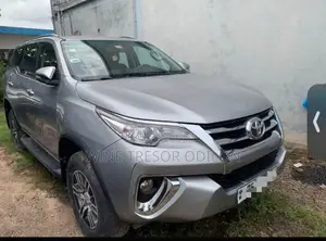 Toyota Fortuner 2.4 D AWD 2018 Gris