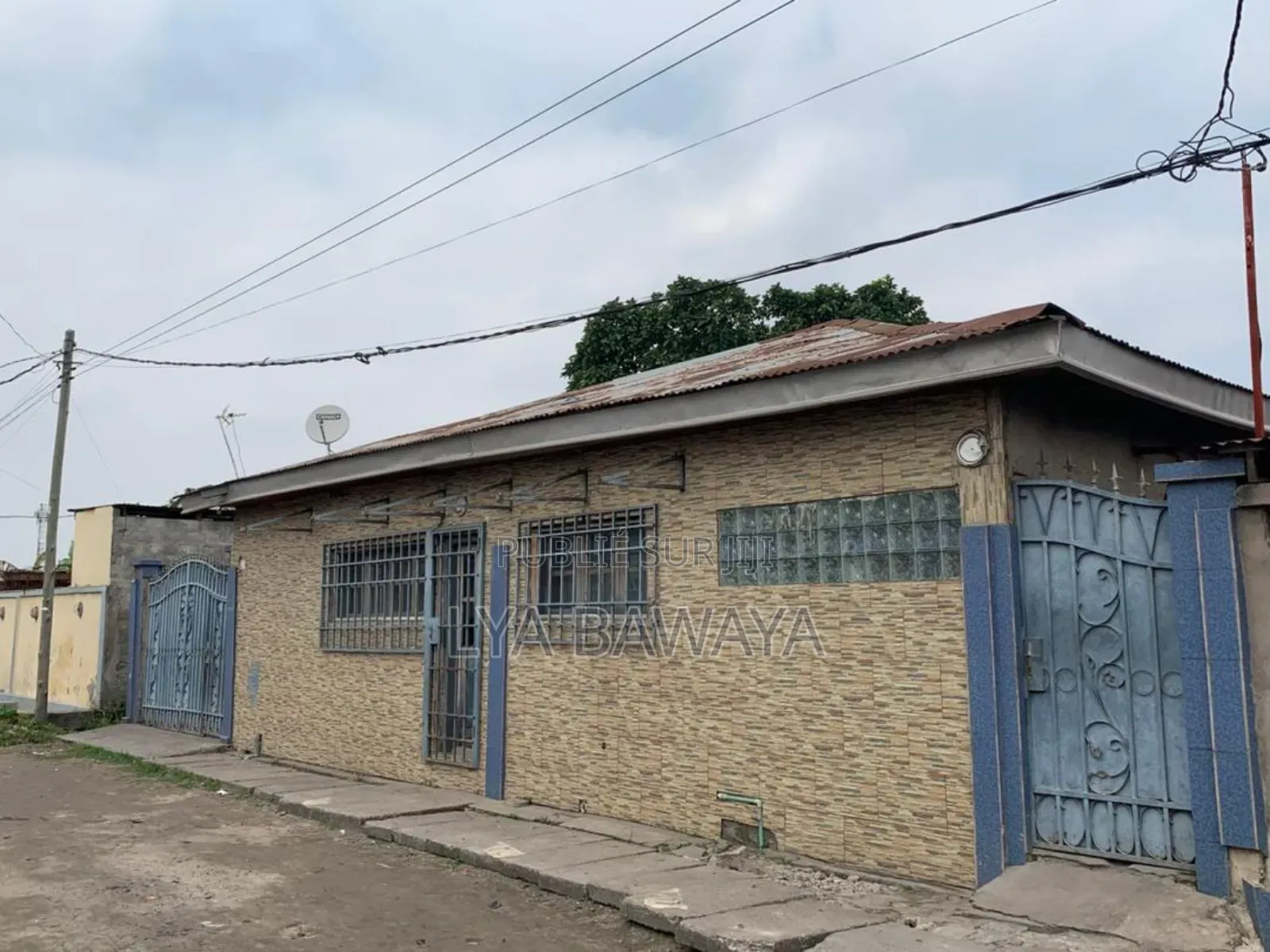 4chbre Maison dans Moungali à Vendre