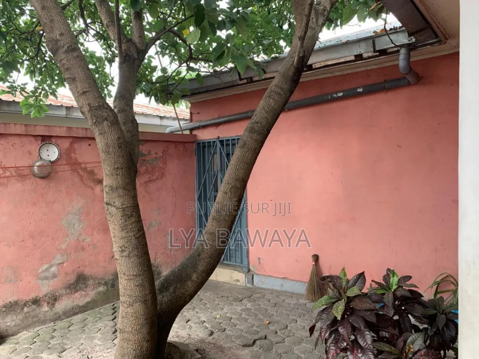 4chbre Maison dans Moungali à Vendre