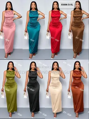 Magnifique Robe Satinée Disponible À Pointe-Noire