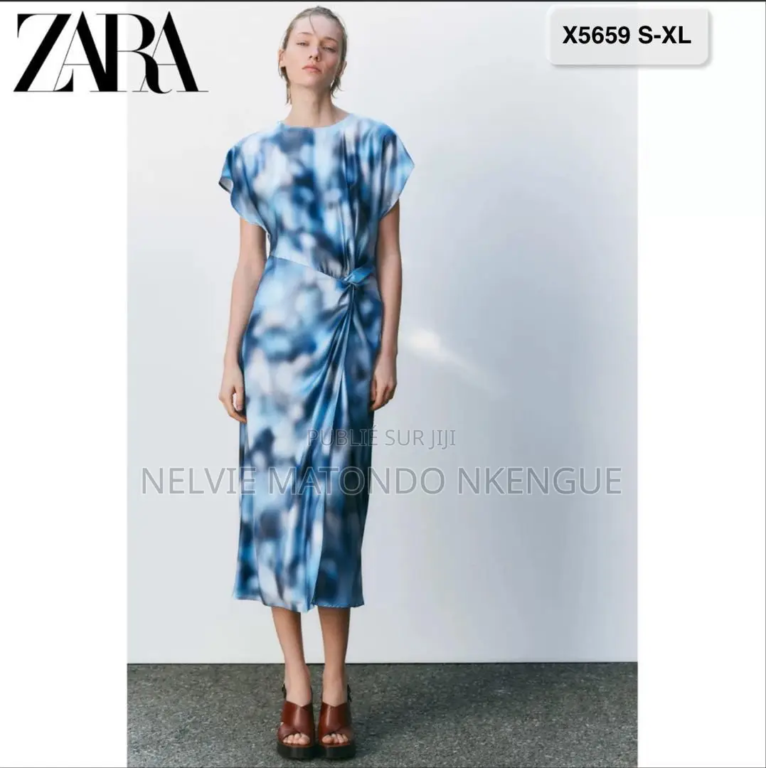 Magnifique Robe Satinée Disponible À Pointe-Noire