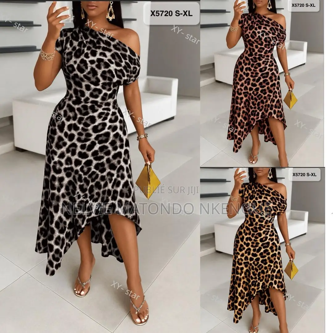 Magnifique Robe Satinée Disponible À Pointe-Noire