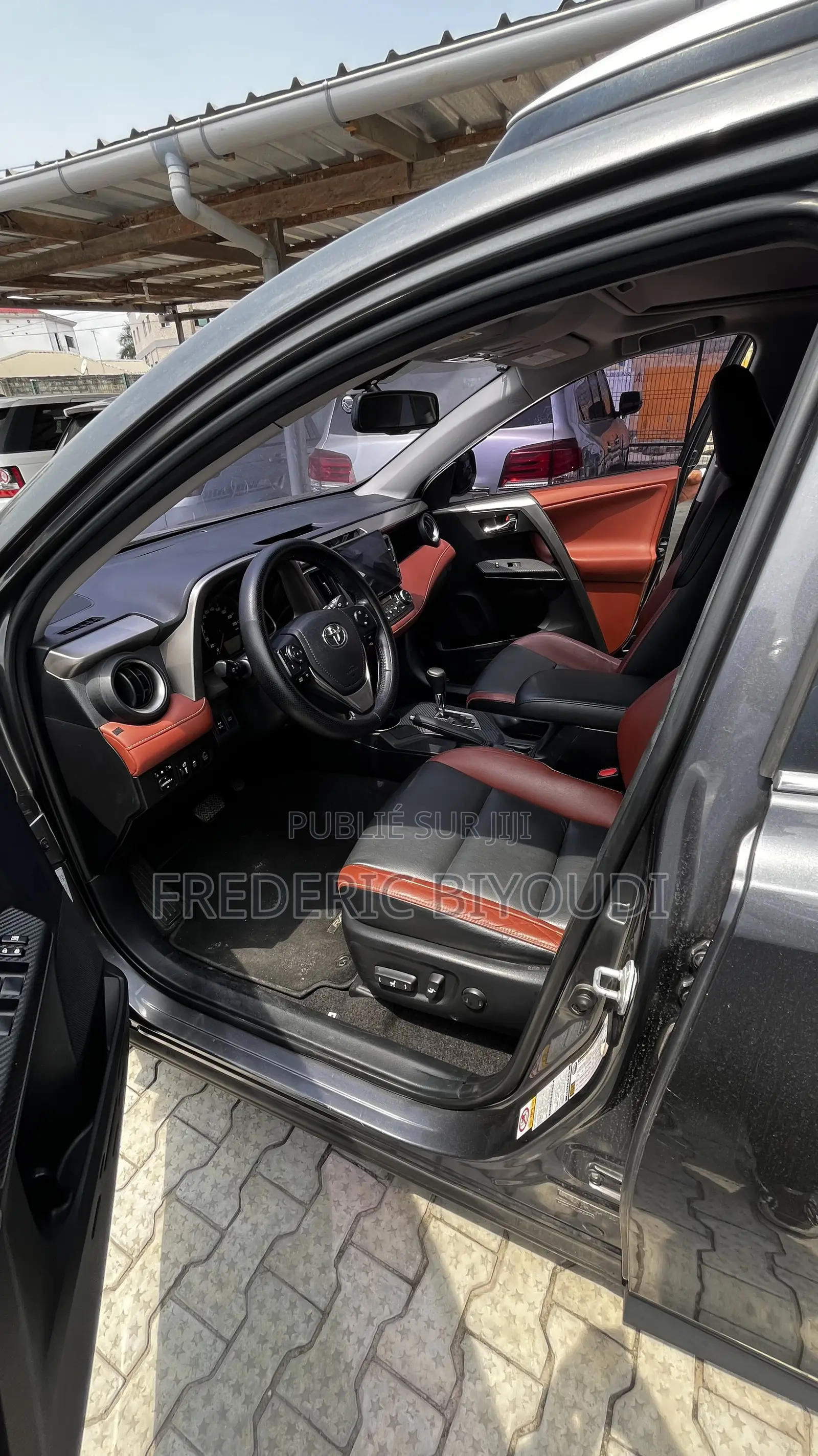 Toyota RAV4 LE FWD (2.5L 4cyl 6A) 2016 Noir