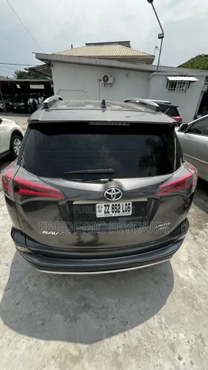 Toyota RAV4 LE FWD (2.5L 4cyl 6A) 2016 Noir