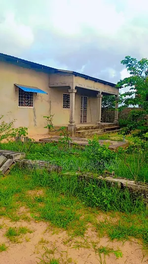 4chbre Maison dans Philippe Tita, Ngoyo à Vendre