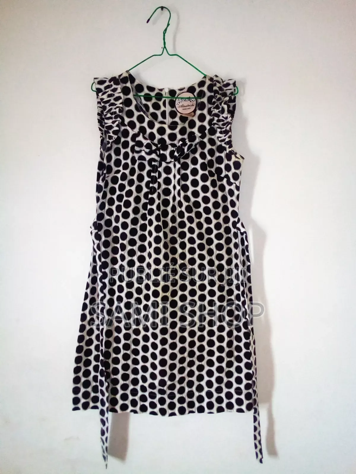 Robe Courte Trapèze À Pois Noirs Élégante Sans Manches