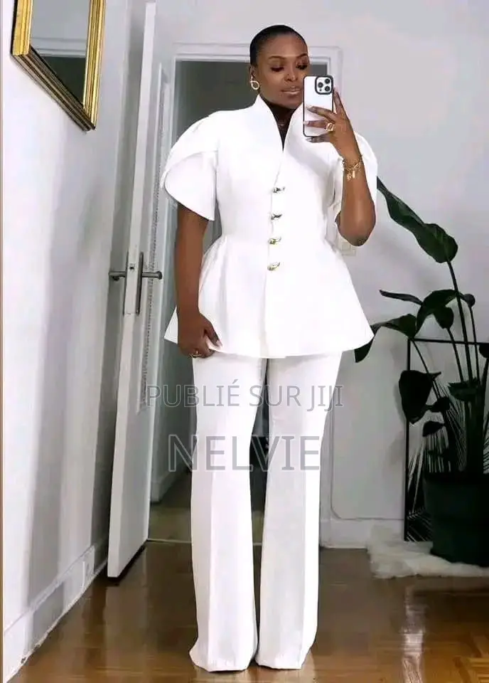 Ensemble De Qualité Disponible À Pointe-Noire