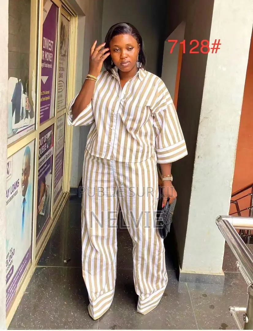 Ensemble De Qualité Disponible À Pointe-Noire