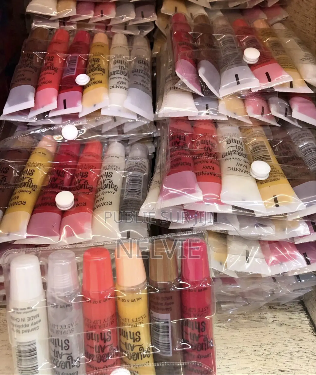 Viens Sublimé Tes Lèvres Avec Ces Magnifiques Gloss Disponible