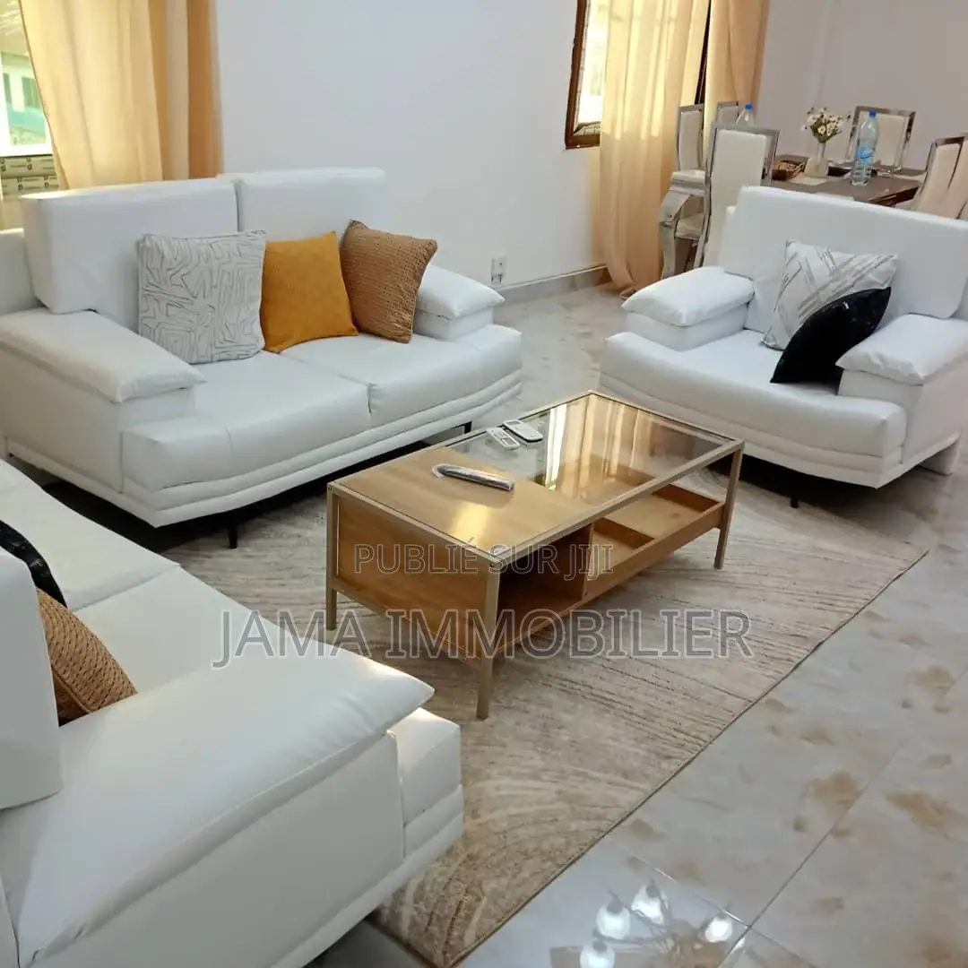 Meublé 2chbre Appartement dans Moungali à Louer