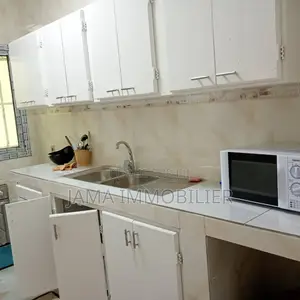 Meublé 2chbre Appartement dans Moungali à Louer