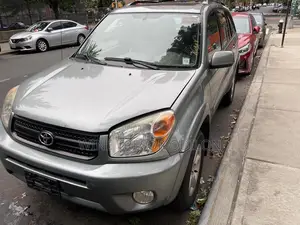 Toyota RAV4 2.0 4x4 2005 Gris