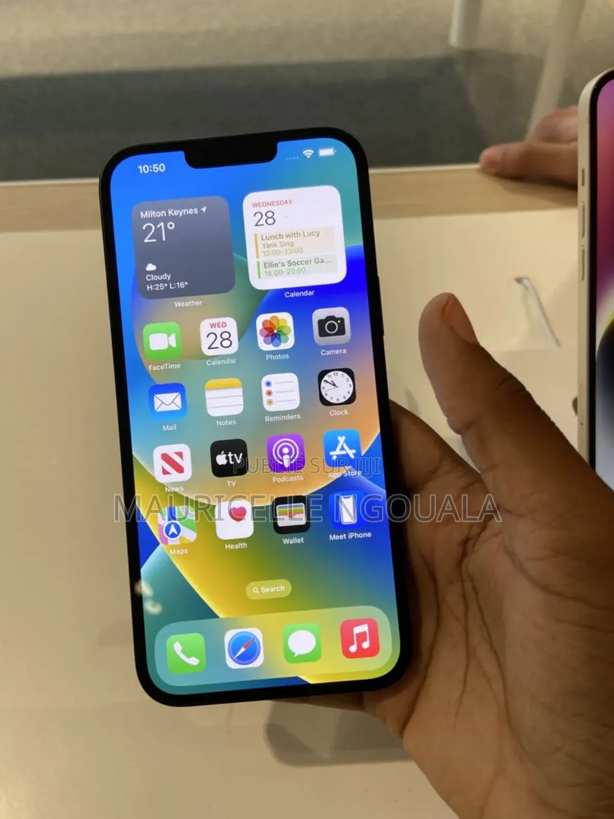 Nouveau Apple iPhone 16 128 GB Noir