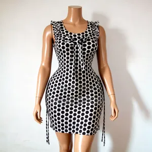 Robe Courte Trapèze À Pois Noirs Élégante Sans Manches