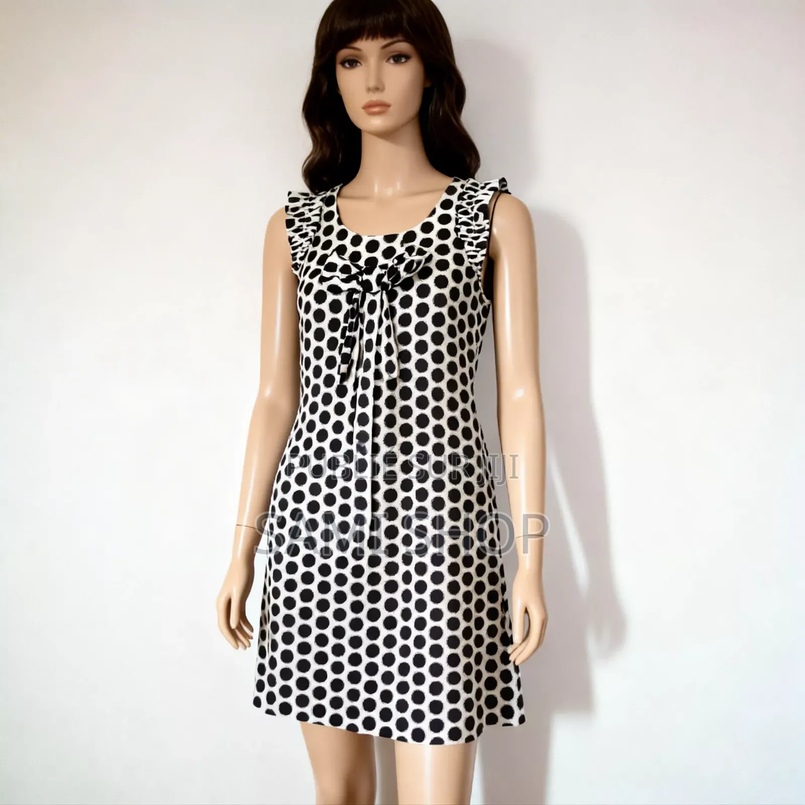 Robe Courte Trapèze À Pois Noirs Élégante Sans Manches