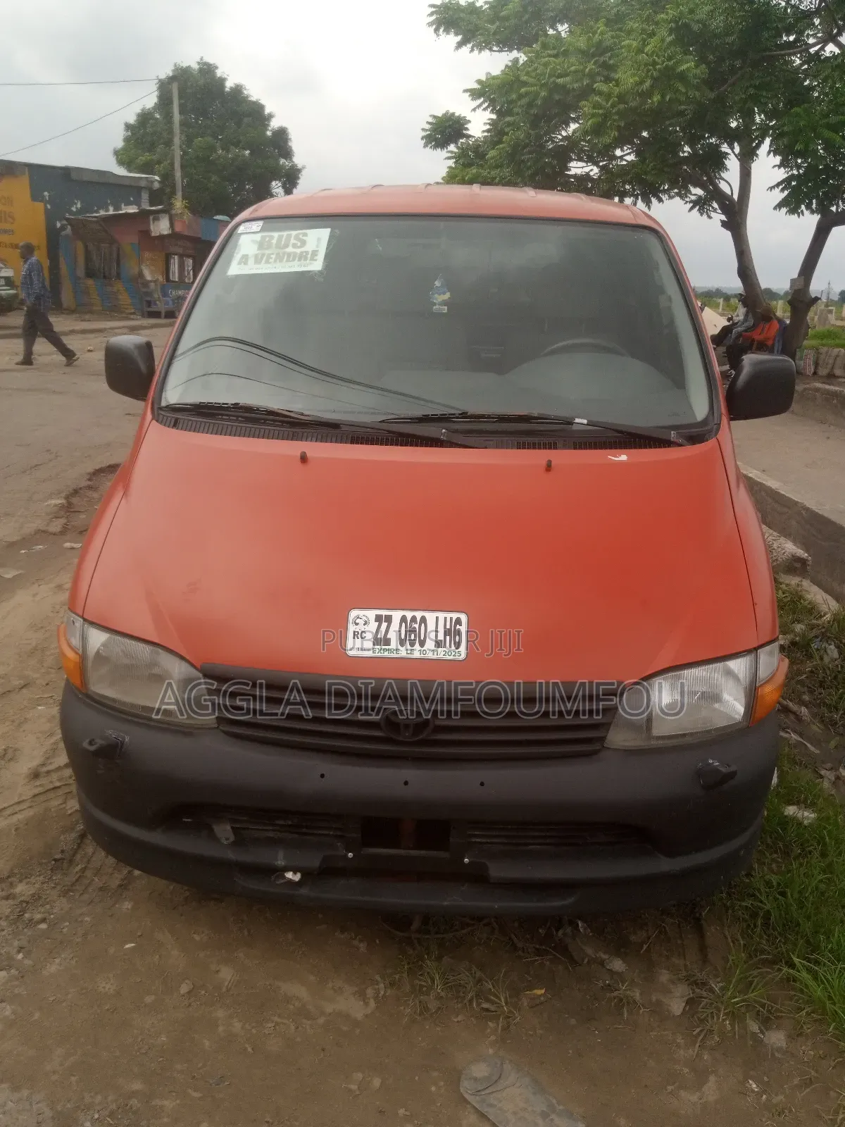 Toyota HiAce 2000 Rouge