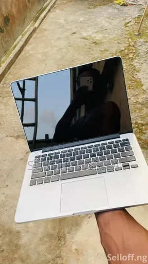 Nouveau Apple MacBook Pro 256GB Intel Core i7 SSHD (Hybrid) 2T