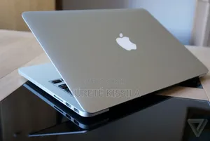 Nouveau Apple MacBook Pro 256GB Intel Core i7 SSHD (Hybrid) 2T