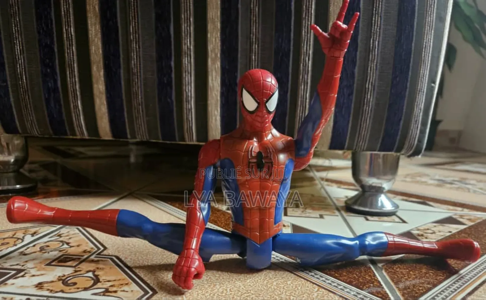 Figurine De Spider-Man De La Gamme Hasbro Marvel Titan Hero Series.