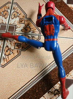 Figurine De Spider-Man De La Gamme Hasbro Marvel Titan Hero Series.