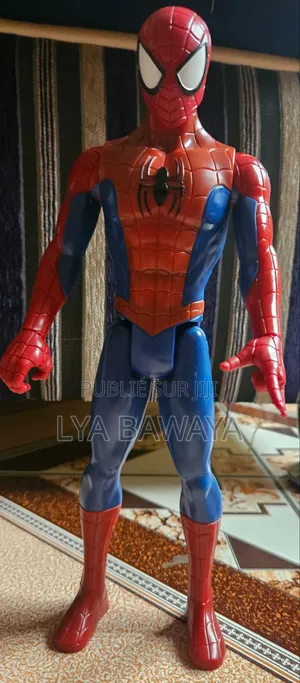 Figurine De Spider-Man De La Gamme Hasbro Marvel Titan Hero Series.