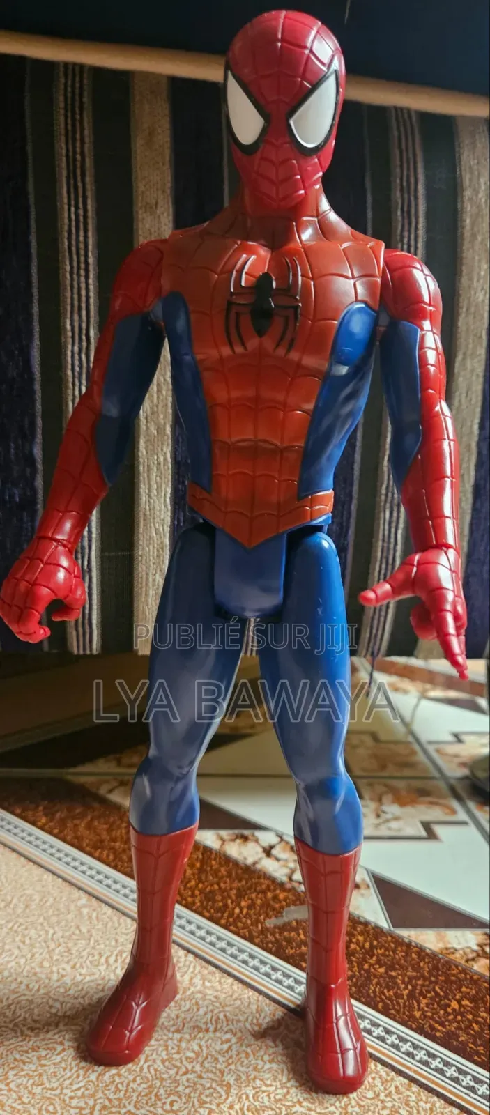 Figurine De Spider-Man De La Gamme Hasbro Marvel Titan Hero Series.