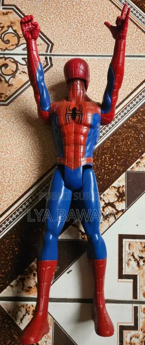 Figurine De Spider-Man De La Gamme Hasbro Marvel Titan Hero Series.