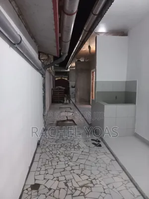 1chbre Chambre et salon dans Appartements, Mongo-Mpoukou à Louer