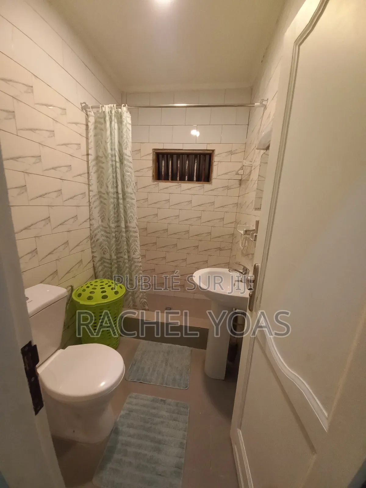 1chbre Chambre et salon dans Appartements, Mongo-Mpoukou à Louer