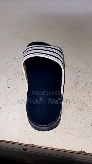 Adilete Adidas Marque Gabonaise