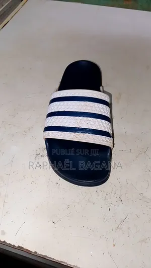 Adilete Adidas Marque Gabonaise