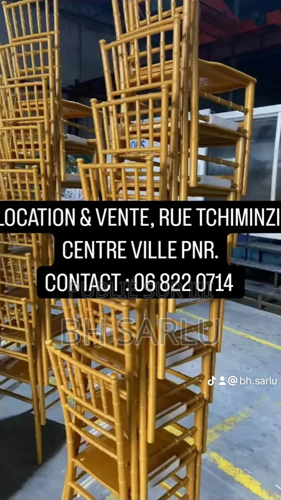 Chaises Napoléon, Tente Cérémoniale, Podium Et Panneaux De Basketball