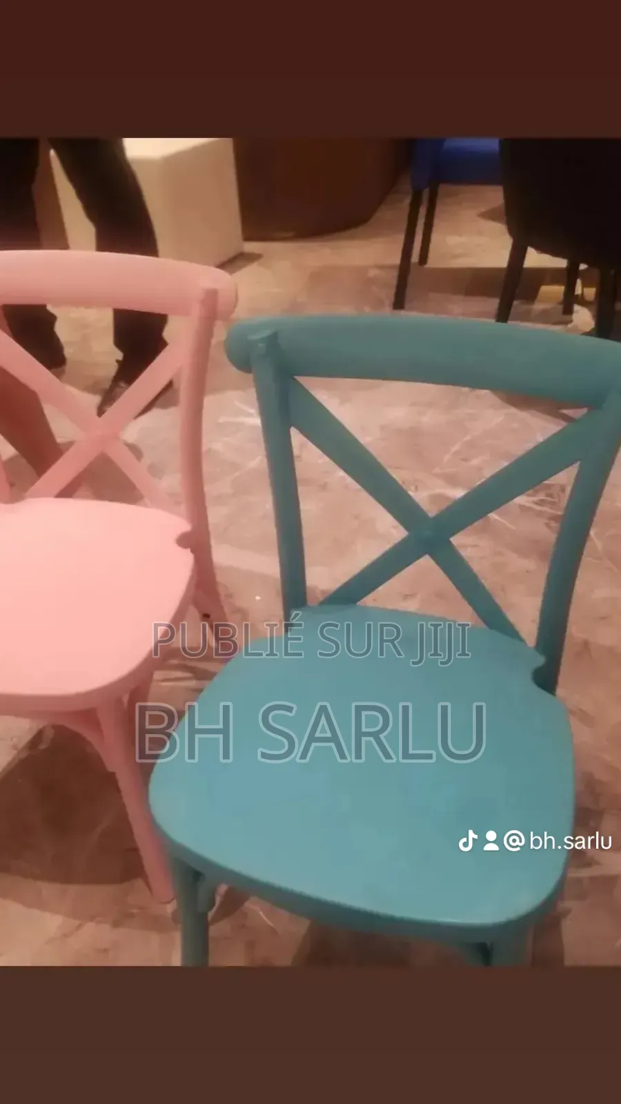 Chaises Napoléon, Tente Cérémoniale, Podium Et Panneaux De Basketball