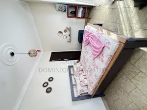 Meublé 1chbre Chambre et salon dans Sandrine Djimaldet, Lumumba à Louer