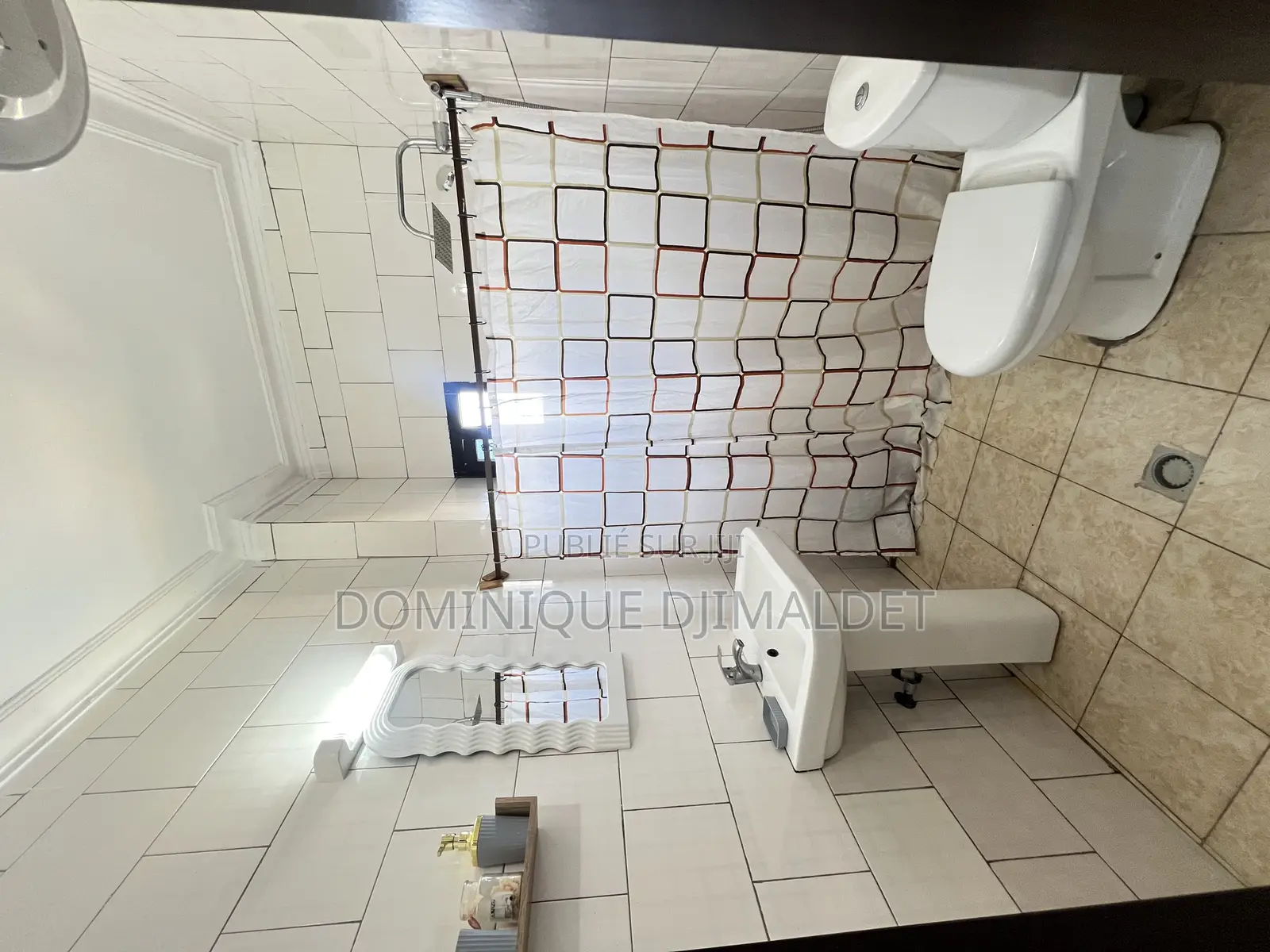 Meublé 1chbre Chambre et salon dans Sandrine Djimaldet, Lumumba à Louer