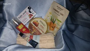 Box Contenant Des Kits De Skin Care, Éventail, Gloss, Brume, Savonnett