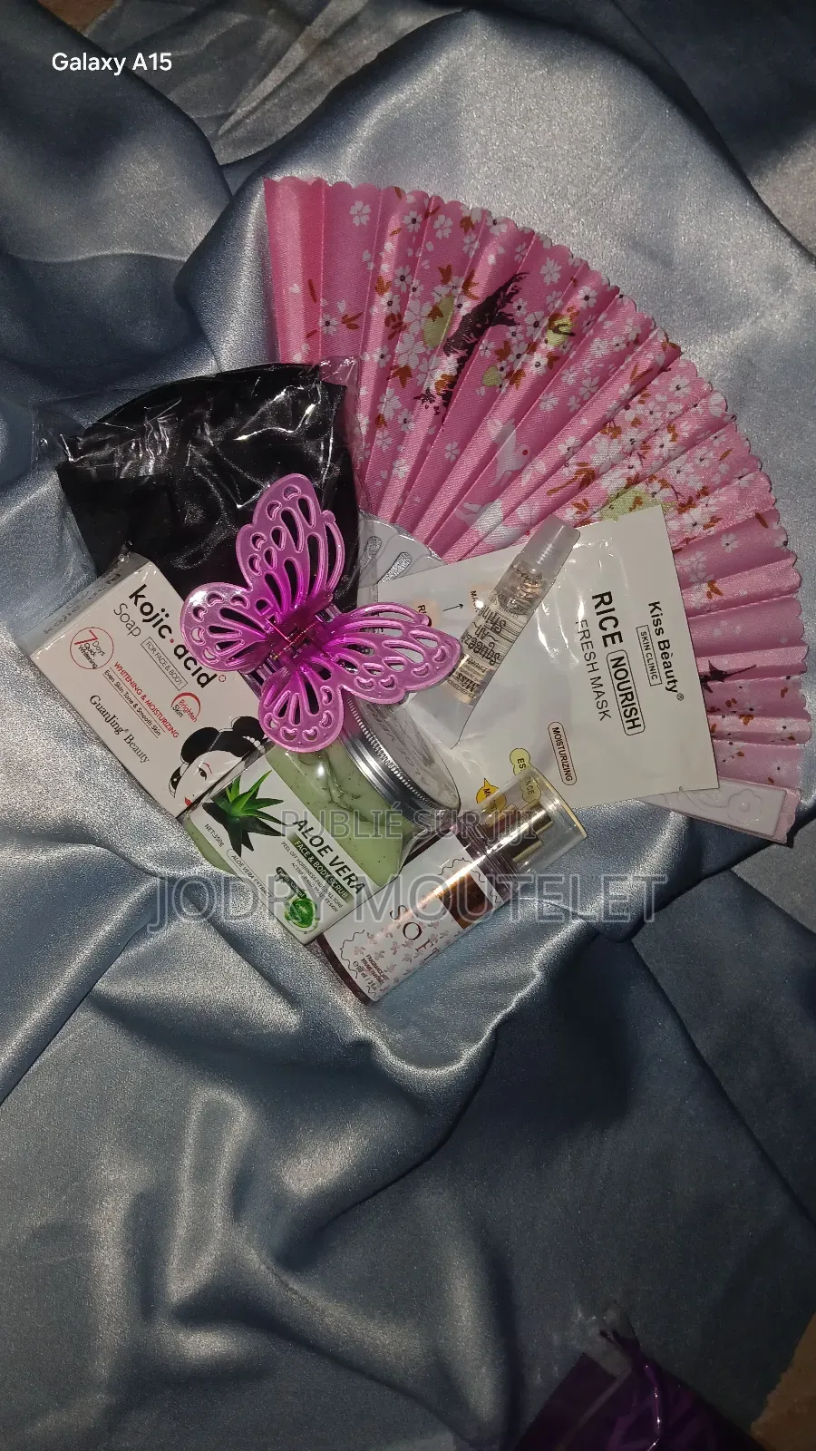 Box Contenant Des Kits De Skin Care, Éventail, Gloss, Brume, Savonnett