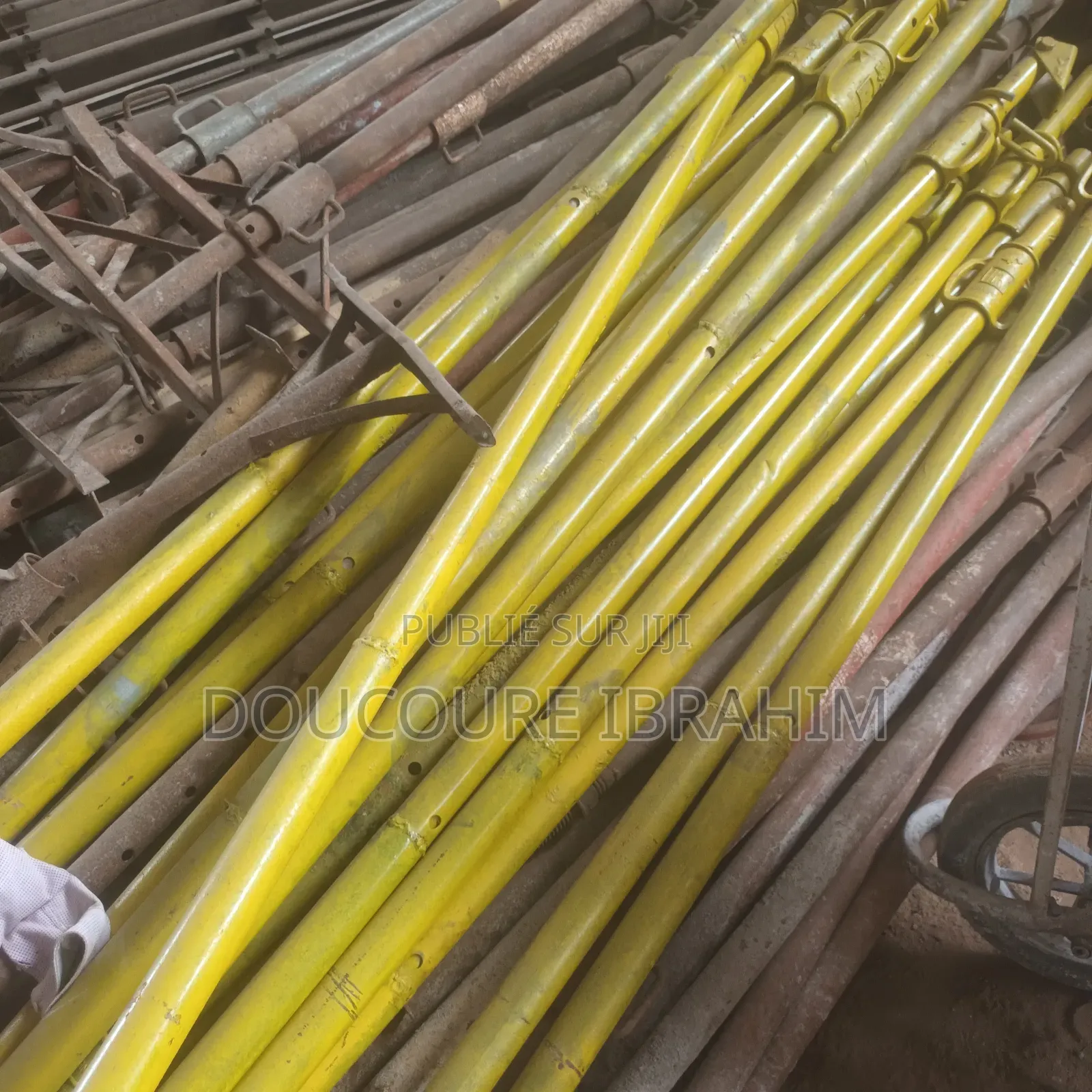 Étais Metalique Ou Poteau Metalique