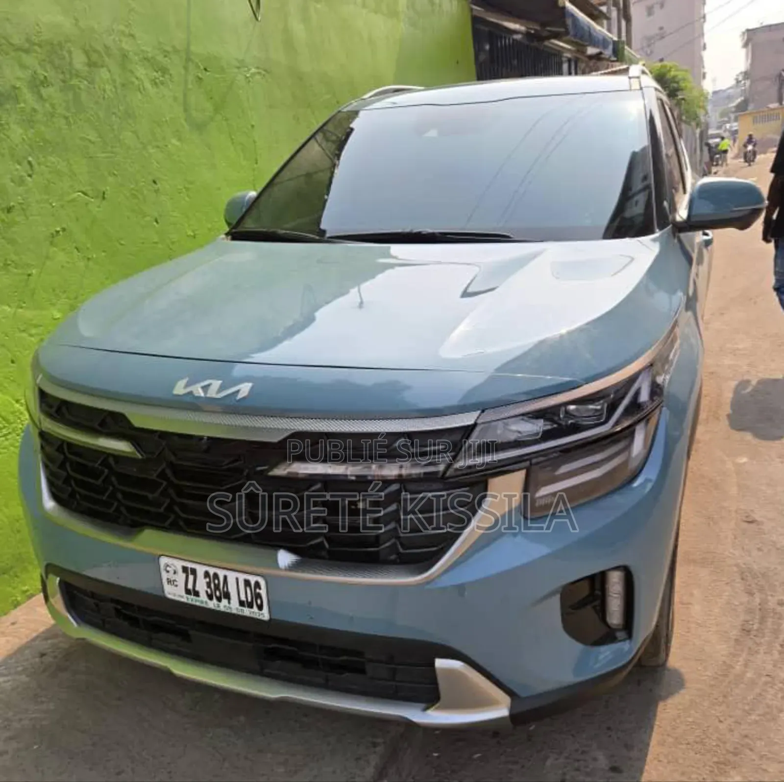 Voiture 2020 Blanc cassé