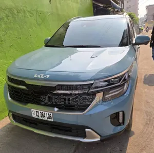 Voiture 2020 Blanc cassé