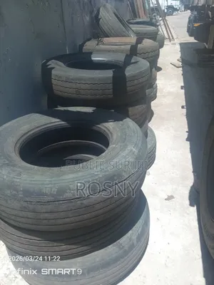 Pneus Semi Remorque Défectueux