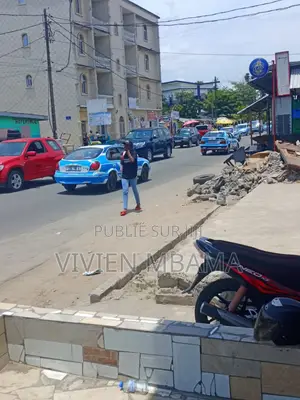 Parcelle Au Bord Du Goudron