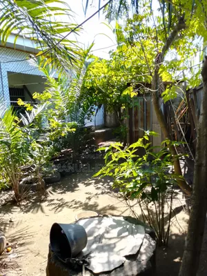 Demi Parcelle À Vendre