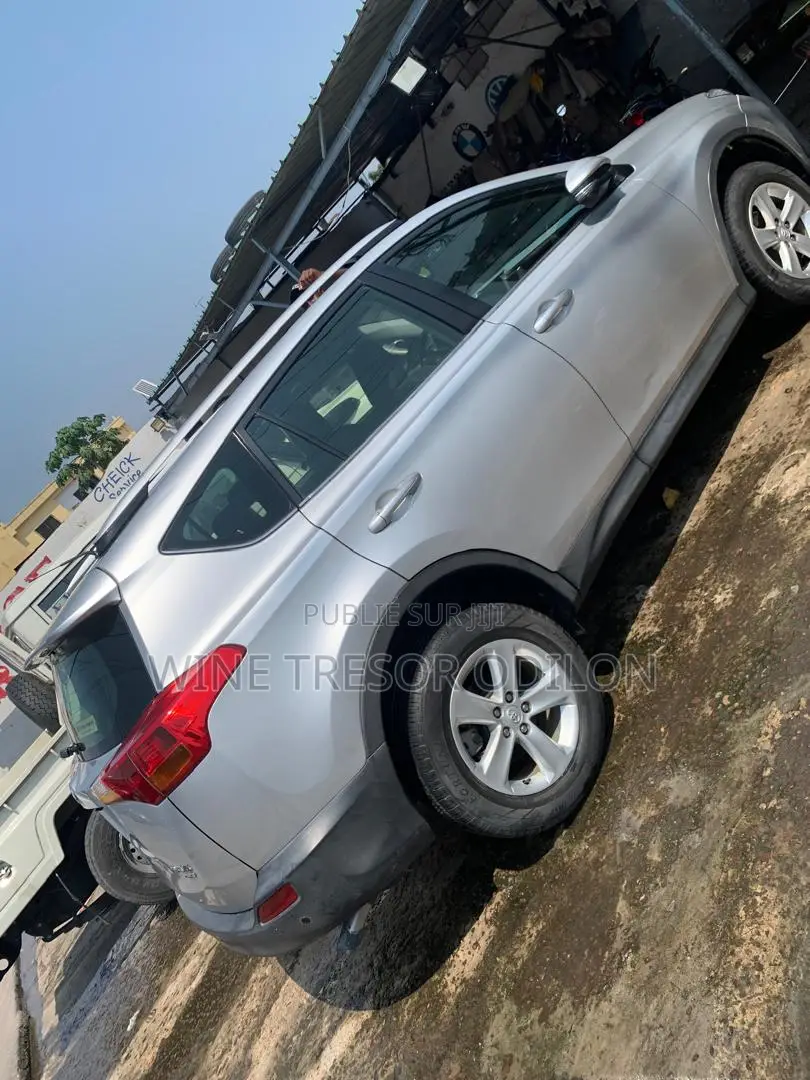 Toyota RAV4 LE 4dr SUV AWD (2.5L 4cyl 6A) 2015 Gris