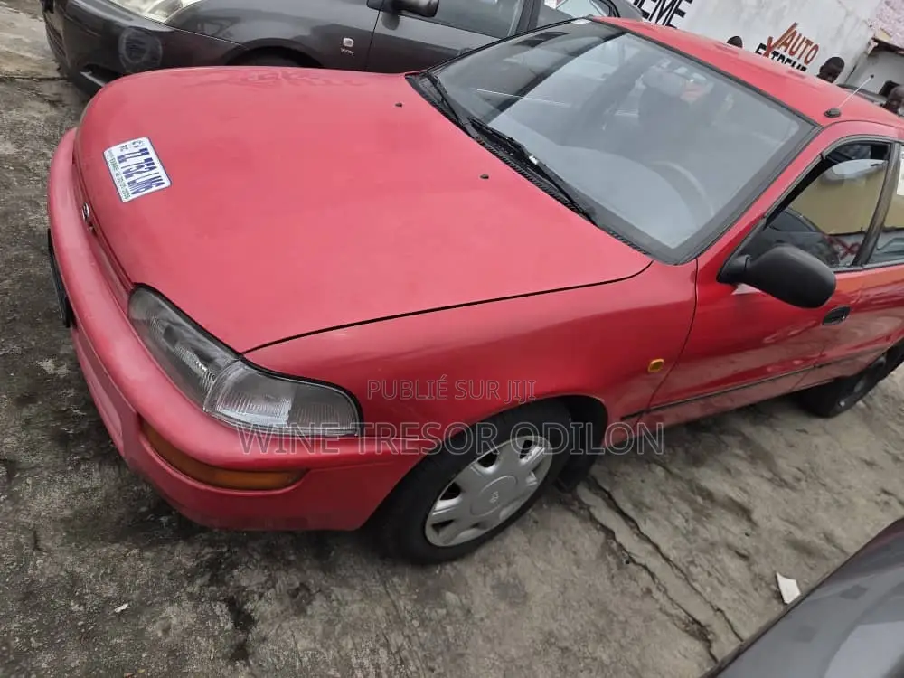 Toyota Corolla 1.9 D Hatchback 2000 Rouge