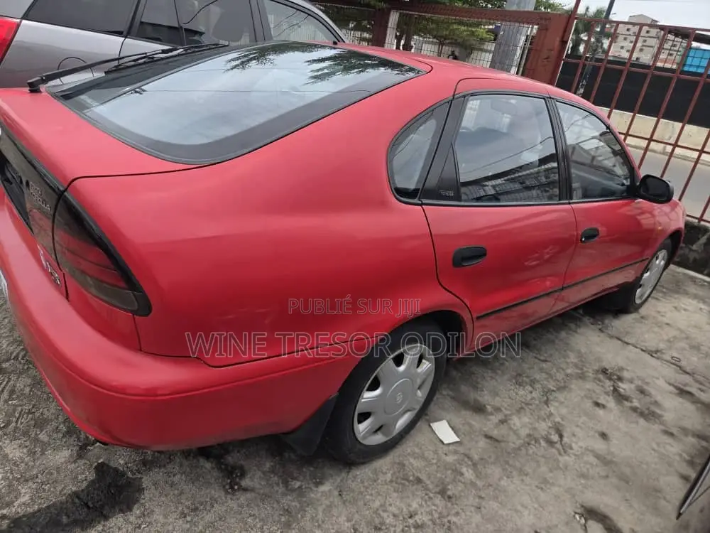 Toyota Corolla 1.9 D Hatchback 2000 Rouge
