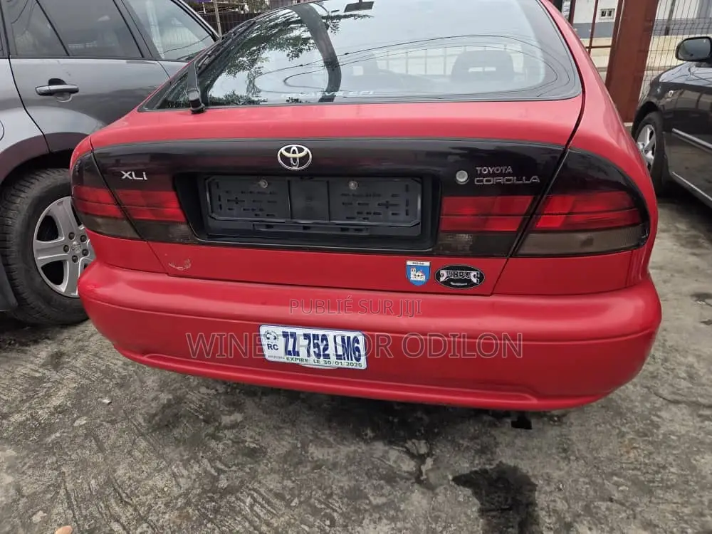 Toyota Corolla 1.9 D Hatchback 2000 Rouge