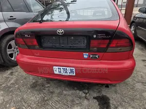Toyota Corolla 1.9 D Hatchback 2000 Rouge