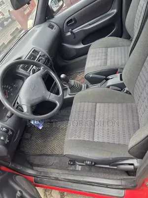 Toyota Corolla 1.9 D Hatchback 2000 Rouge