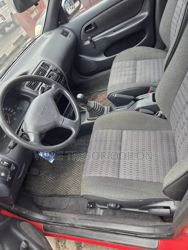 Toyota Corolla 1.9 D Hatchback 2000 Rouge